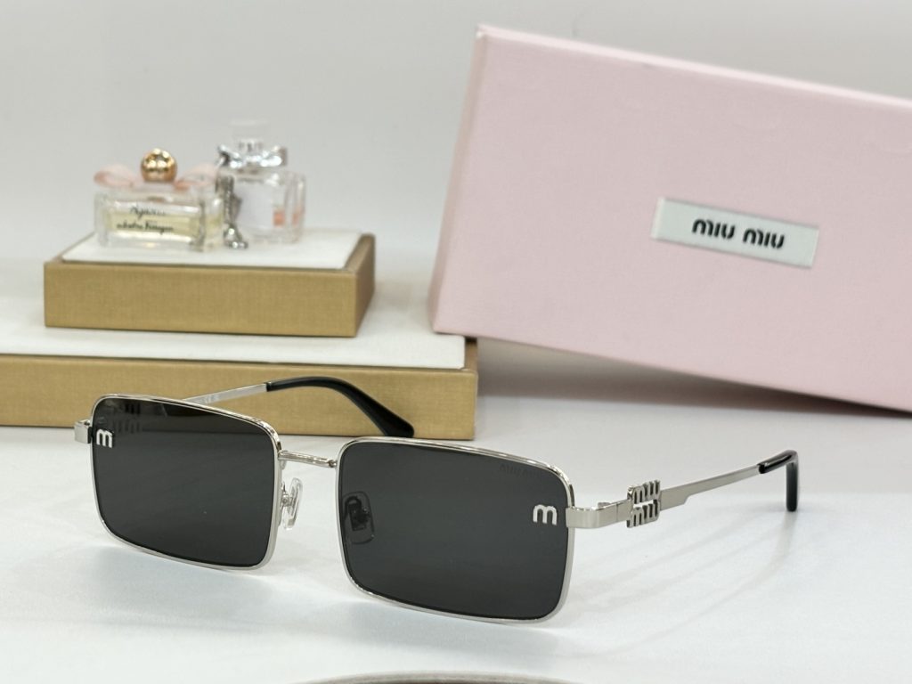 Miu Miu Sunglasses MODEL：SMU808